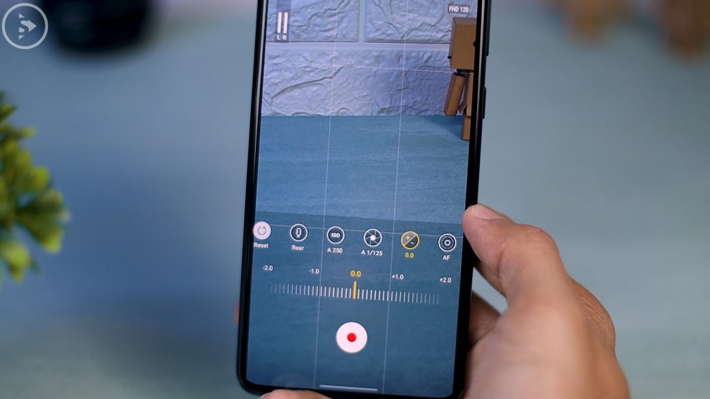 25 Fitur Terbaru di Update One UI 2.5 - posisi eksposure di samping shutter speed
