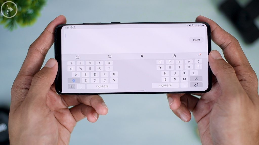 25 Fitur Terbaru di Update One UI 2.5 - tampilan split keyboard